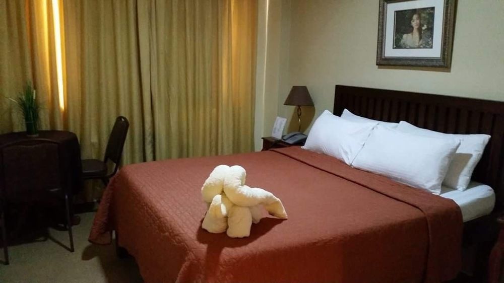 Spring Plaza Hotel Dasmarinas Ngoại thất bức ảnh