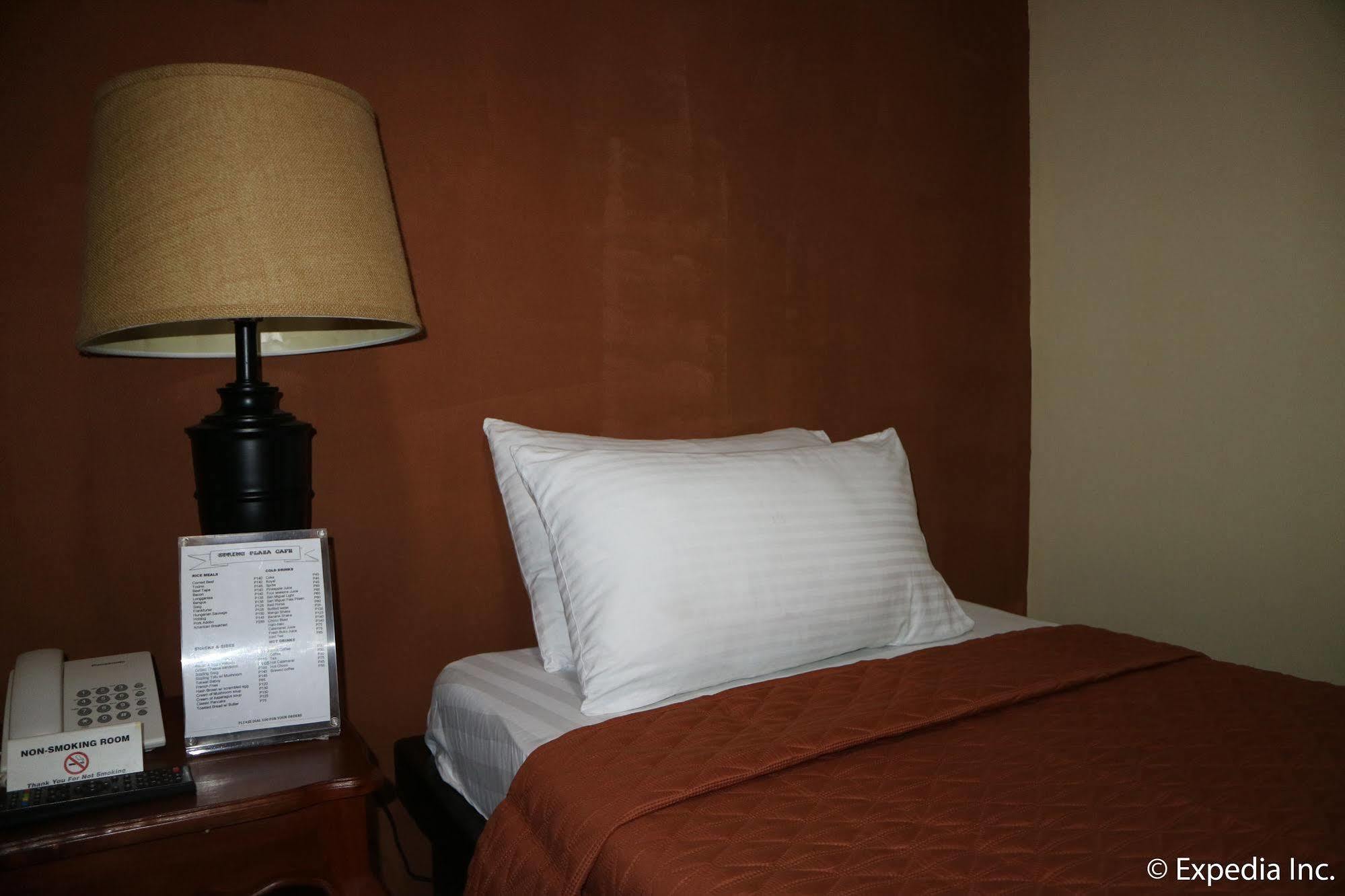 Spring Plaza Hotel Dasmarinas Ngoại thất bức ảnh