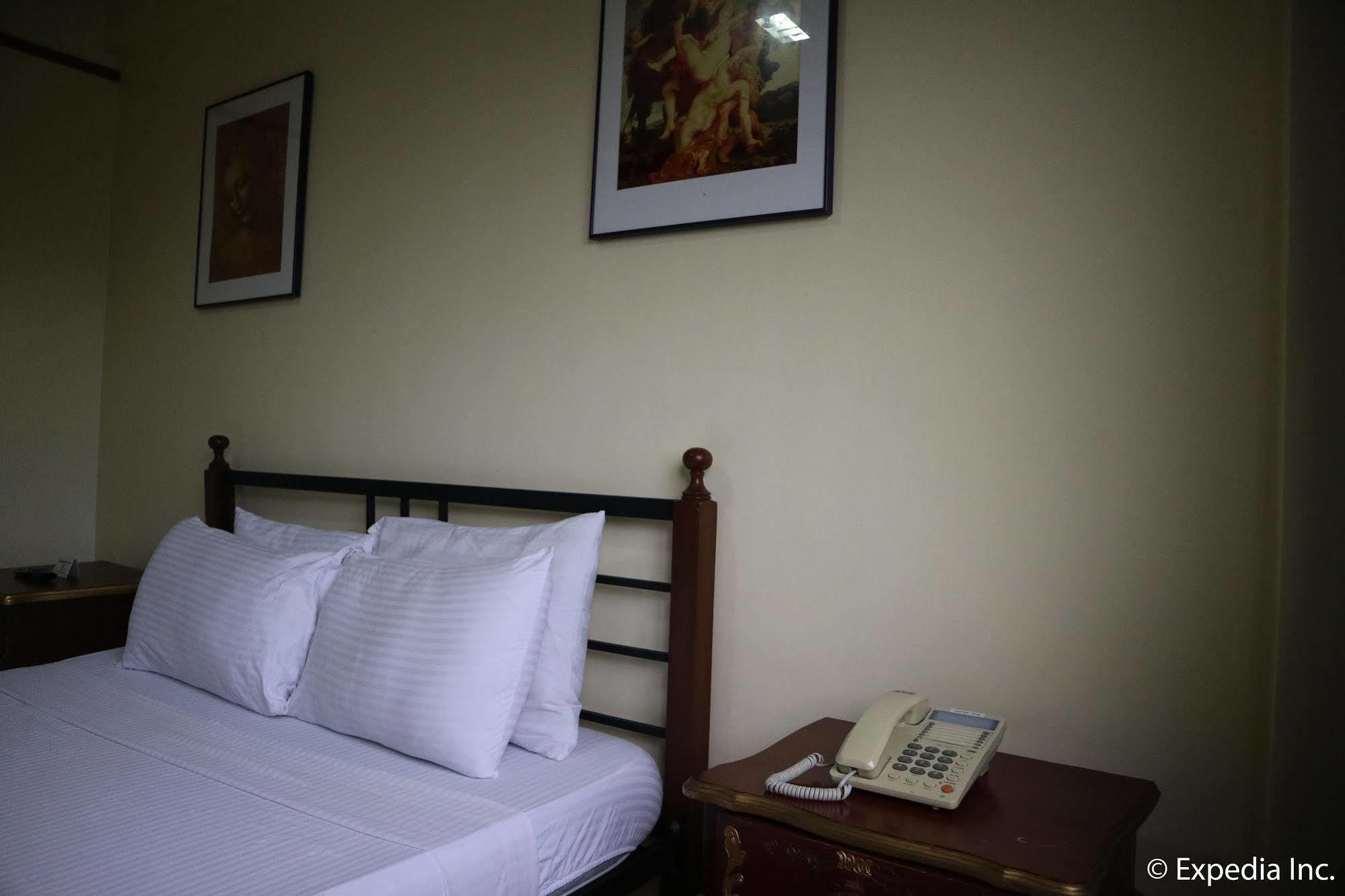 Spring Plaza Hotel Dasmarinas Ngoại thất bức ảnh