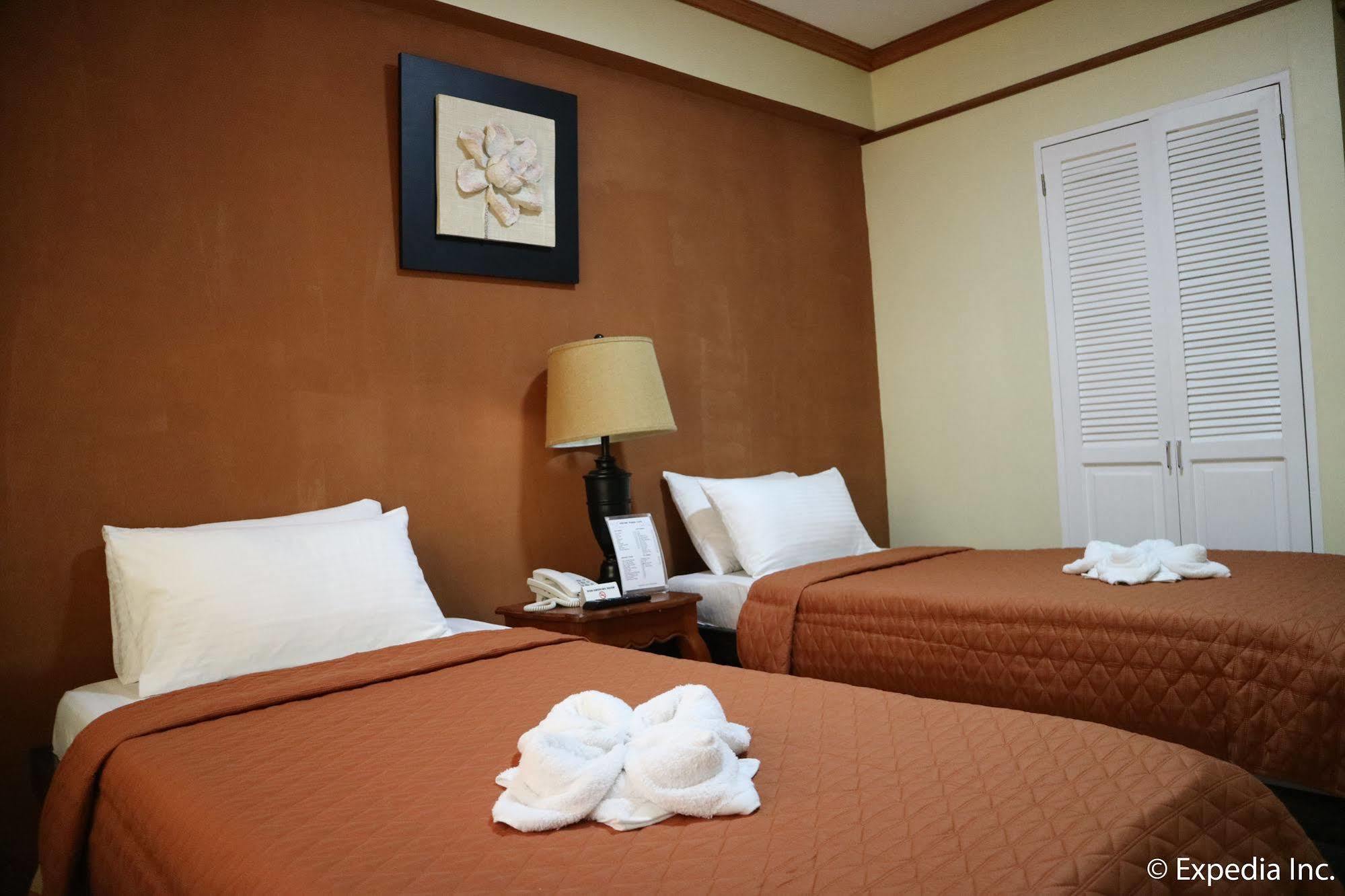 Spring Plaza Hotel Dasmarinas Ngoại thất bức ảnh