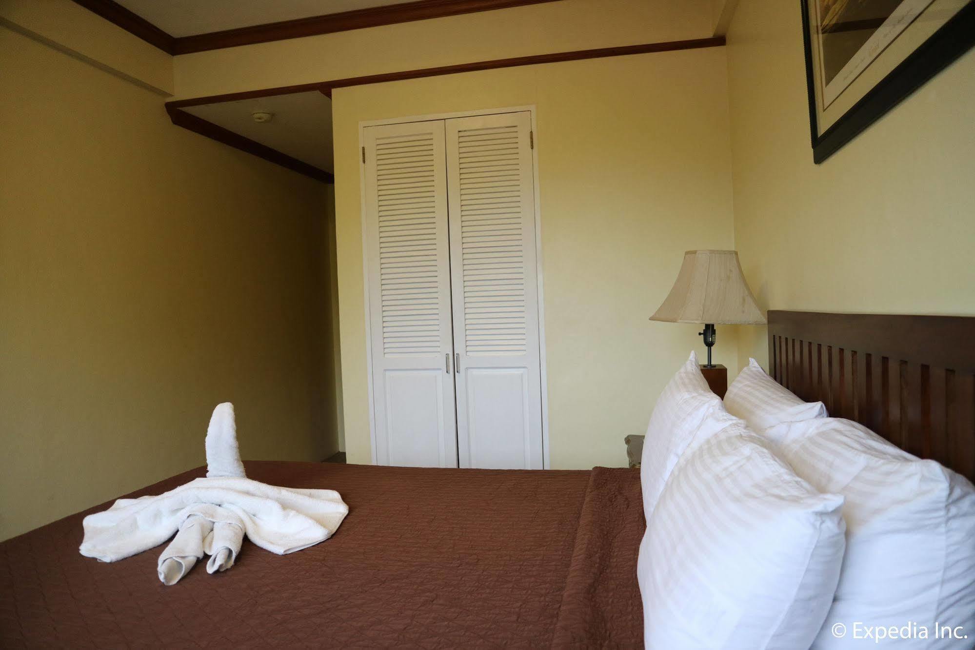 Spring Plaza Hotel Dasmarinas Ngoại thất bức ảnh